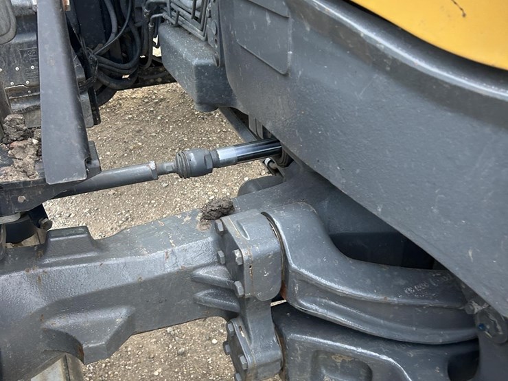 2014-challenger-mt585d-image-43