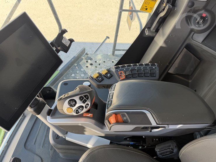 2022-claas-lexion-7500-image-26