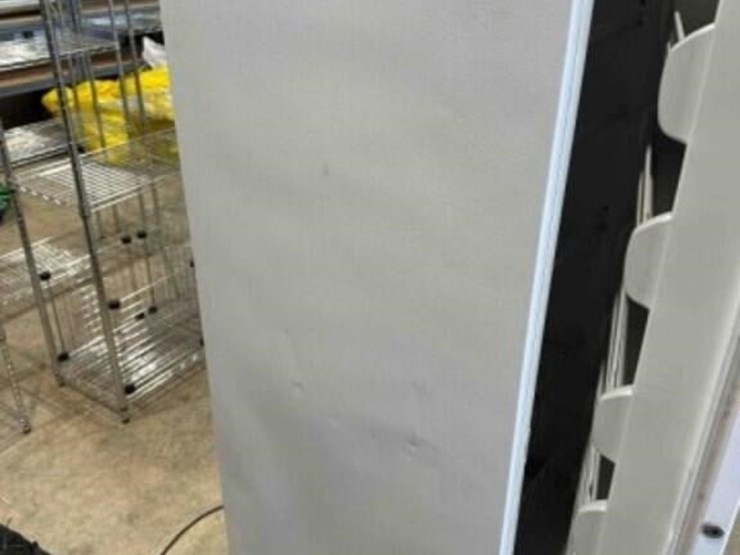 frigidaire-freezer--powers-on-image-5