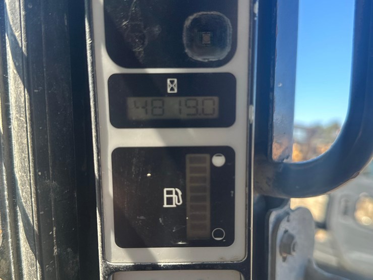 new-holland-l175-image-18