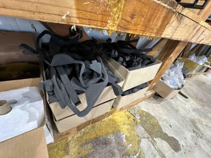 contents-of-3-shelfs--paints,-sealant-tape,-oils-image-7