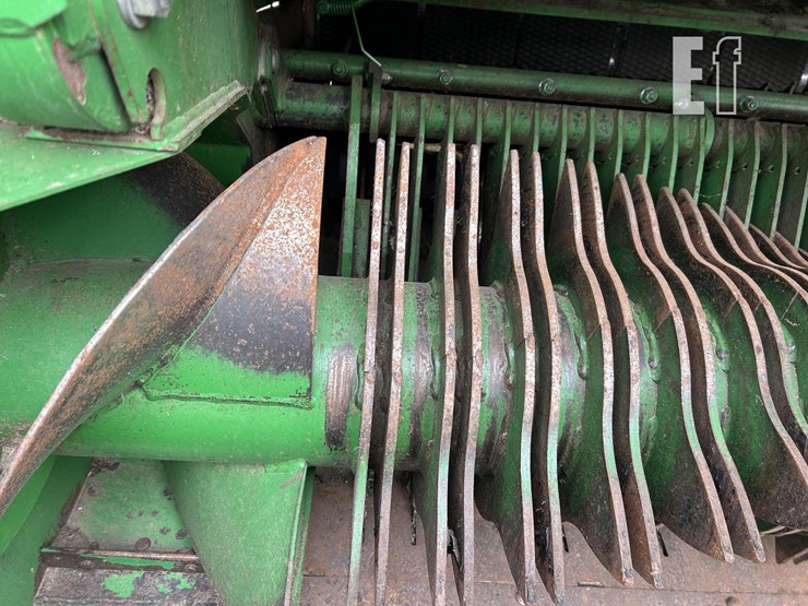 2018-john-deere-560m-image-14