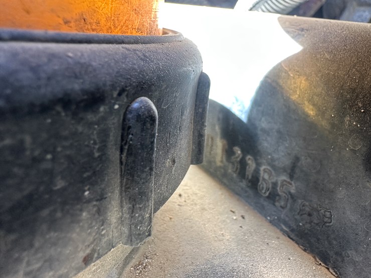 #33704-•-2011-mack-cxu-t/a-sleeper-truck-tractor-1m1aw09y8bm013165-image-91