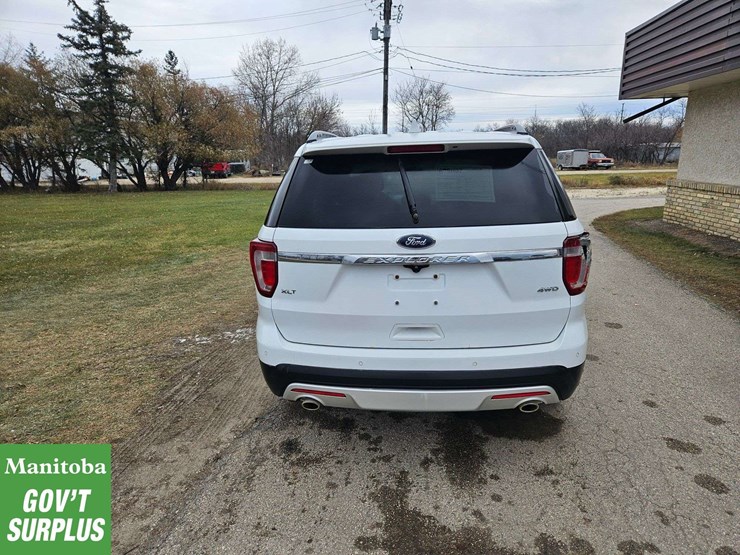 2017-ford-explorer-xlt-image-8