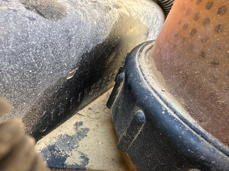 #33712-•-2011-mack-cxu-t/a-sleeper-truck-tractor-1m1aw09y5bm013138-image-86