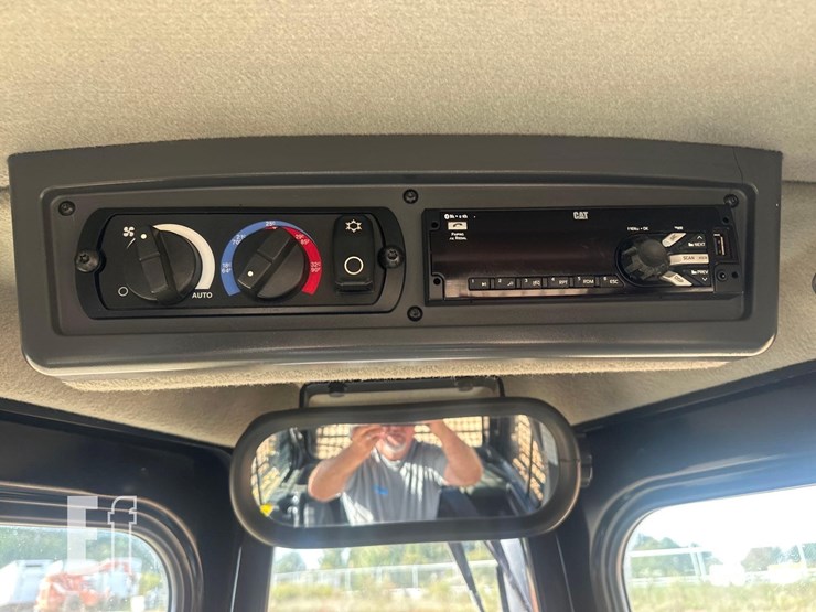 2021-caterpillar-d5-image-39