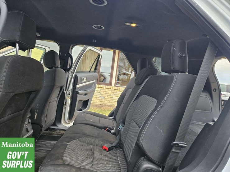 2017-ford-explorer-xlt-image-30