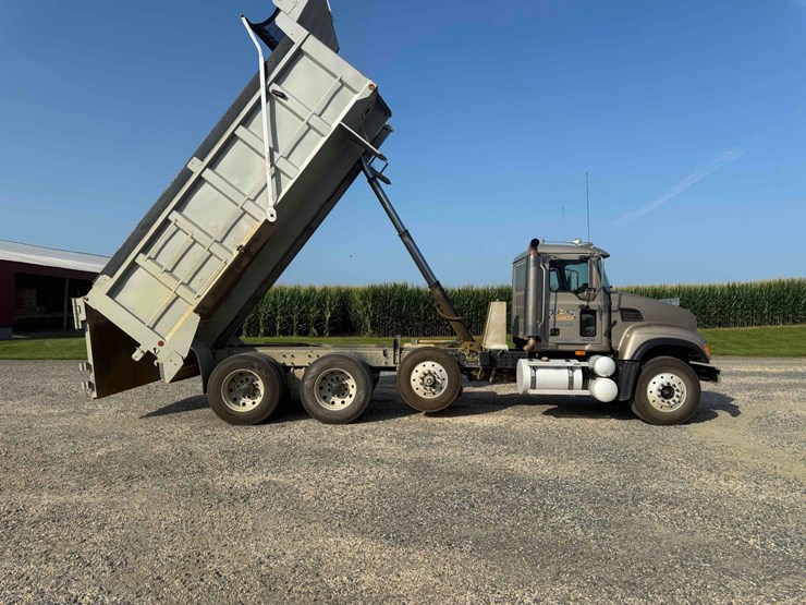 2005-mack-granite-ch713-tri-axle-dump-image-5