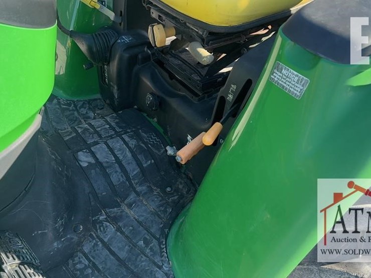 2004-john-deere-3120-image-12