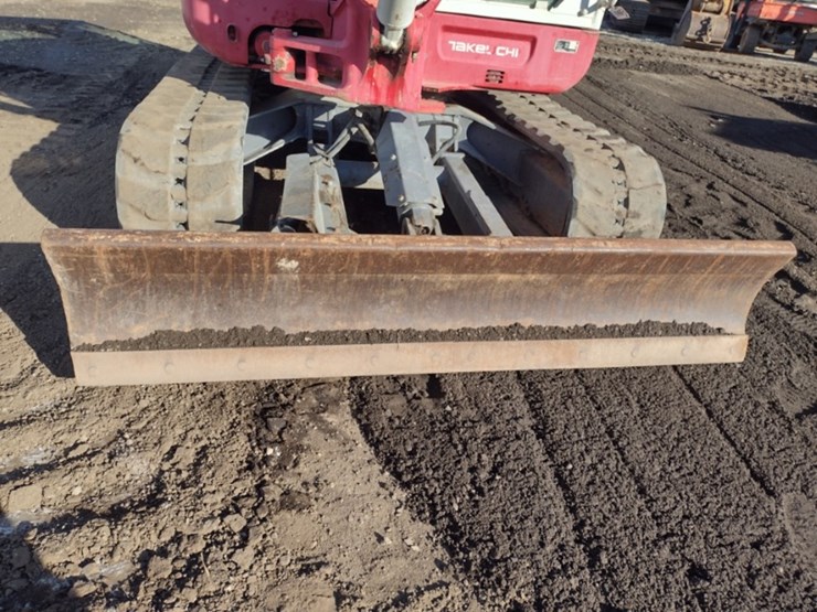 18-takeuchi-tb260cra-excavator-(qea-4048)-image-19