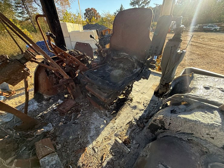 caterpillar-420d-image-85