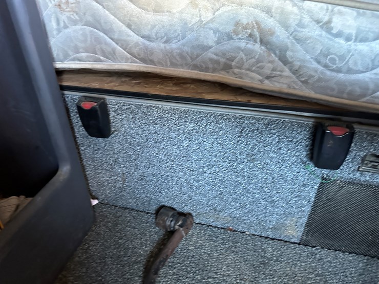 #33710-•-2011-mack-cxu-t/a-sleeper-truck-tractor-1m1aw09y3bm013638-image-85