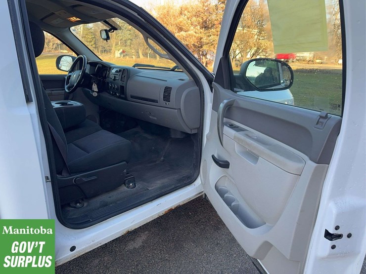 2011-chevrolet-silverado-1500-image-21