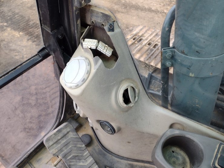 7-volvo-ec160c-image-8