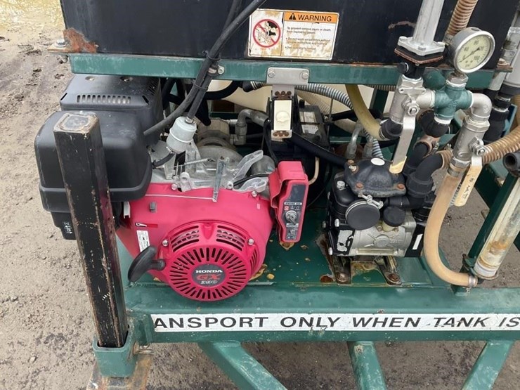 pbm-14'-400g-poly-mixing-tank-trailer-image-8