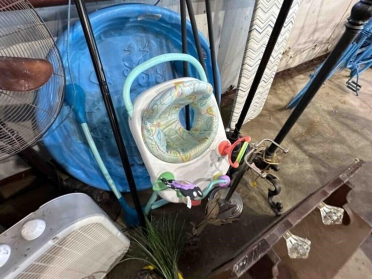 assorted-decor,-fans,-lamps,-doors-etc..-image-7