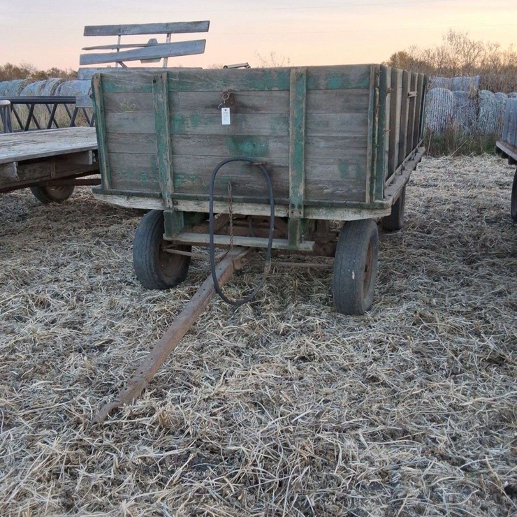 Barge Wagon with wooden floor, wooden sides, has hyd. Hoist underneath.