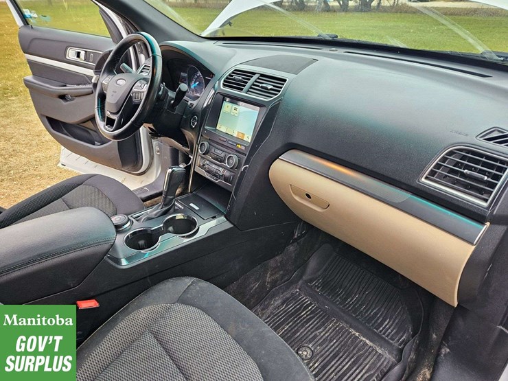 2017-ford-explorer-xlt-image-34