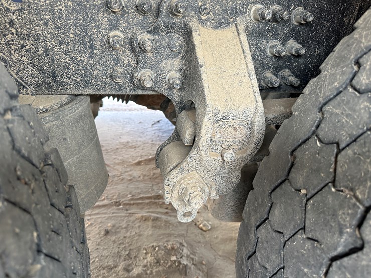 #33704-•-2011-mack-cxu-t/a-sleeper-truck-tractor-1m1aw09y8bm013165-image-22