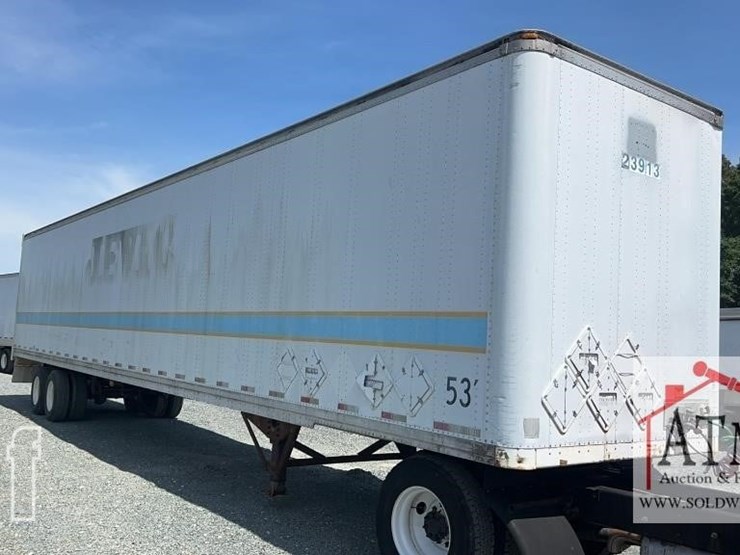 2000-strick-trailer-image-2