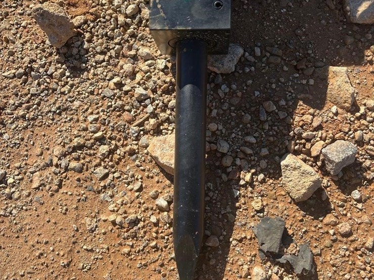 future-mini-skid-steer-hydraulic-breaker-hammer-image-4