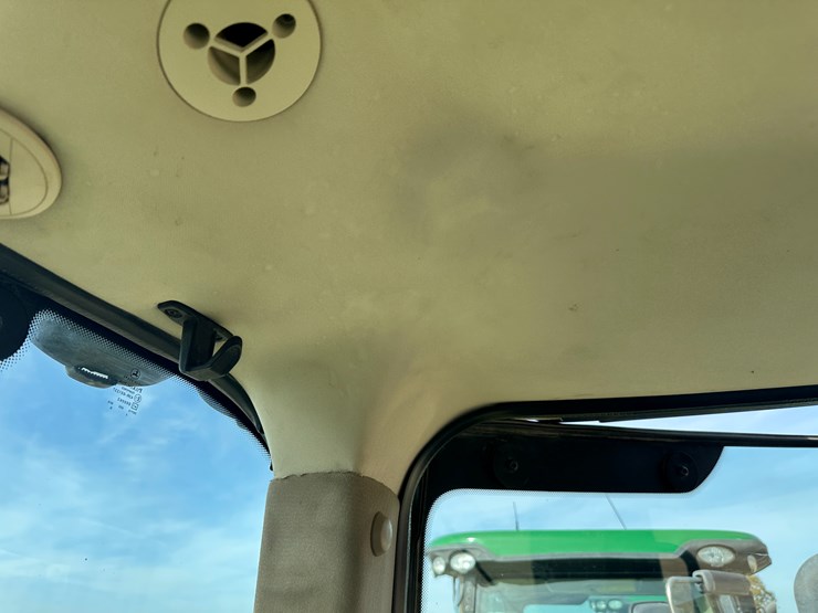 2010-john-deere-8295r-image-70