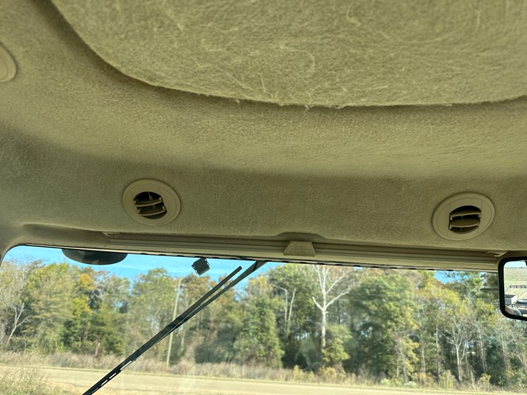 2013-john-deere-8285r-image-61