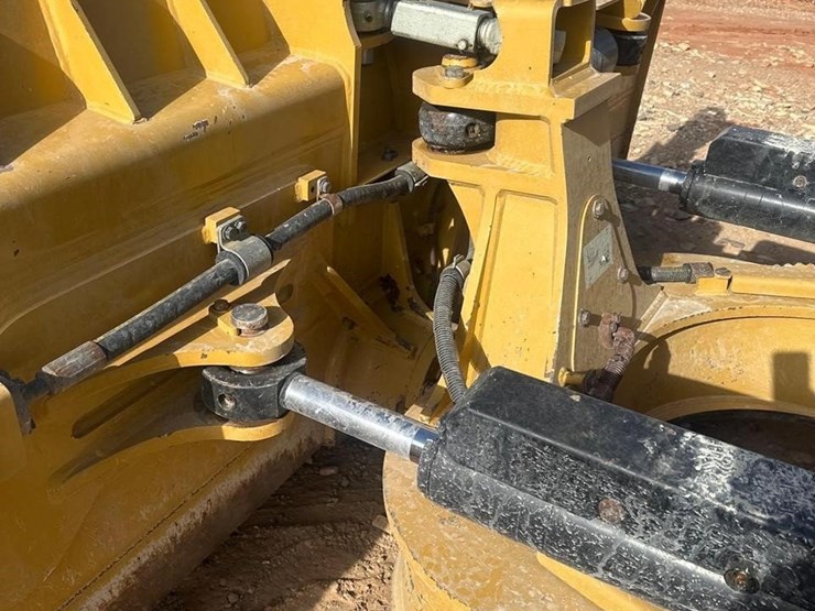 2021-caterpillar-d5-image-16