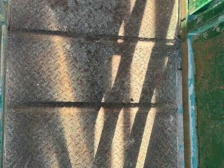 arrowquip-cp-1050-hydraulic-squeeze-chute-image-18