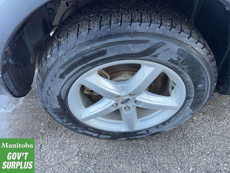 2017-ford-explorer-image-10