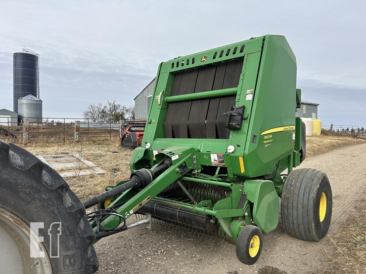 2018-john-deere-560m-image-1