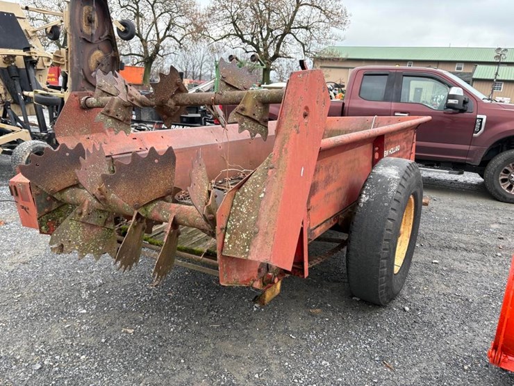 new-holland-329-image-9