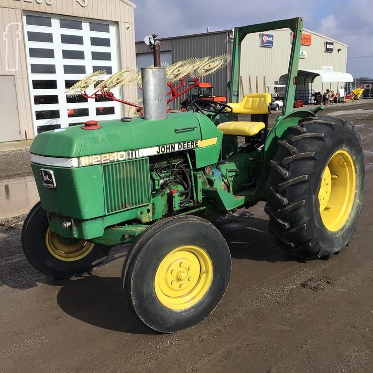 1981 JOHN DEERE 2240