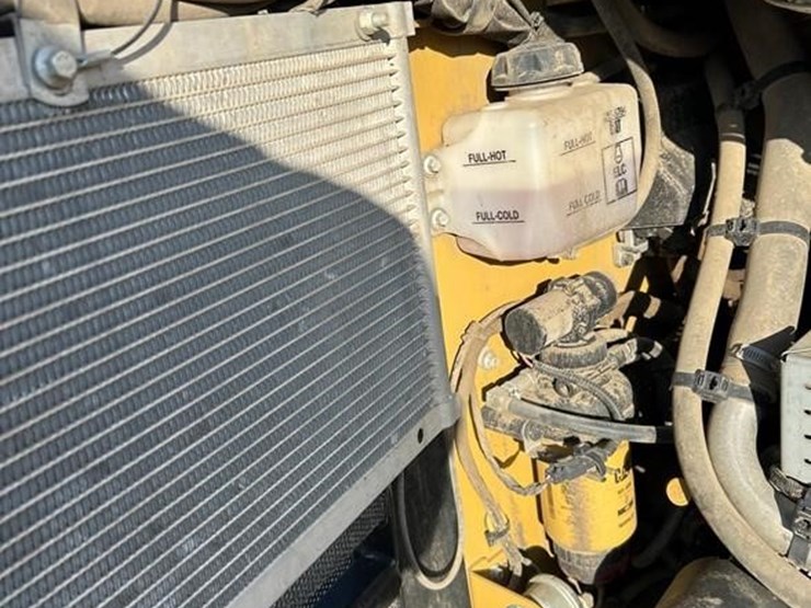 2019-caterpillar-262d3-image-24