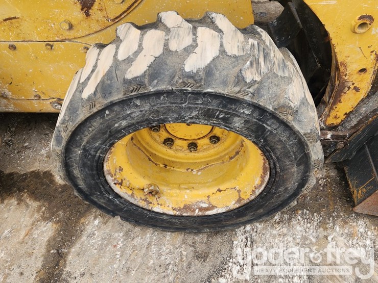 caterpillar-226b-image-10