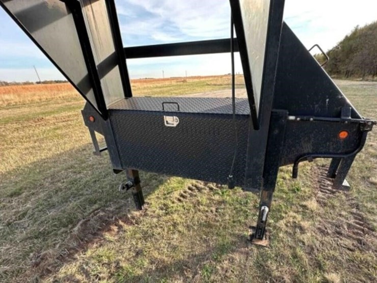 2016-maxey-26’-gooseneck-flatbed-trailer-image-10