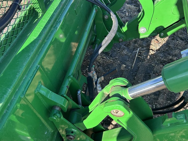 2021-john-deere-6175m-image-12