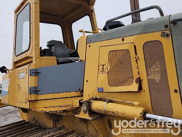 2004-deere-700h-image-15