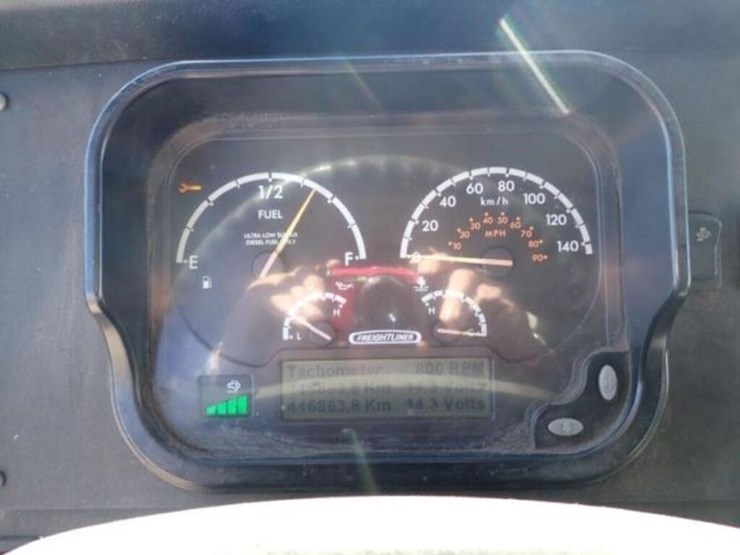 2012-freightliner-mt55-image-15