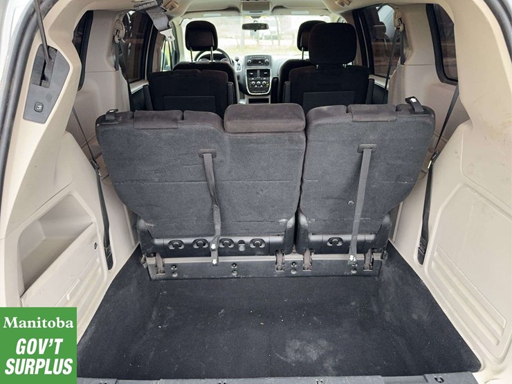 2012-dodge-grand-caravan-sxt-image-24