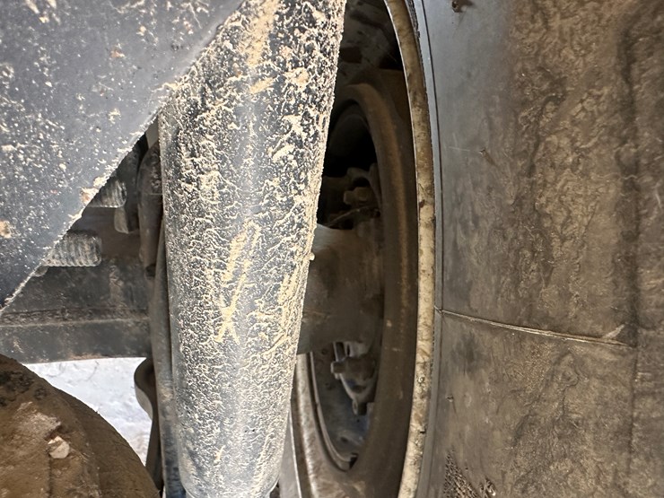 #33704-•-2011-mack-cxu-t/a-sleeper-truck-tractor-1m1aw09y8bm013165-image-14