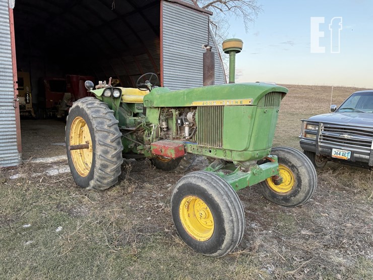 john-deere-4010-image-2