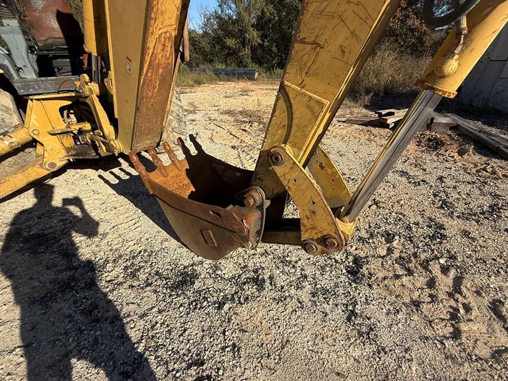 caterpillar-420d-image-30