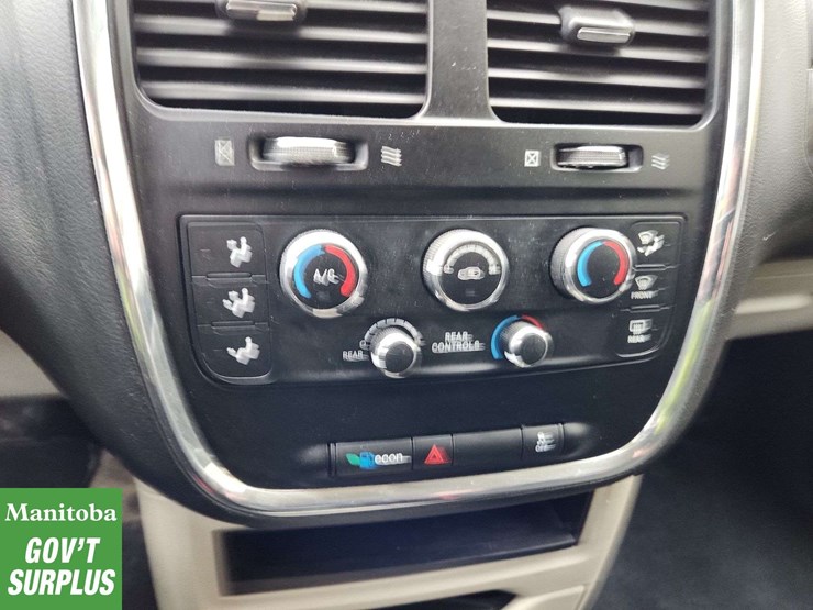 2015-dodge-grand-caravan-image-28