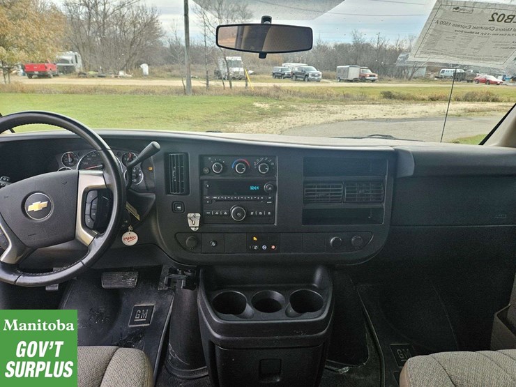 2011-chevrolet-express-1500-image-25