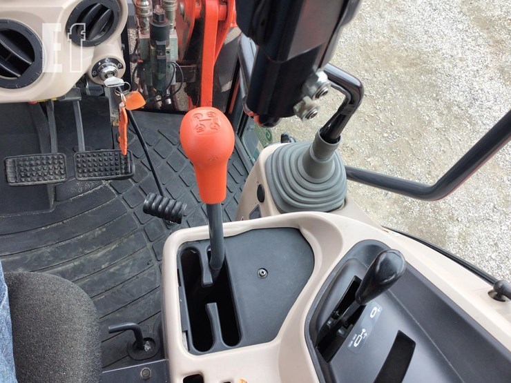 2021-kubota-m7060-image-22