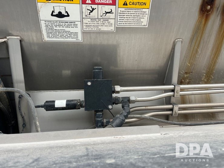 2017-john-deere-f4365-image-39