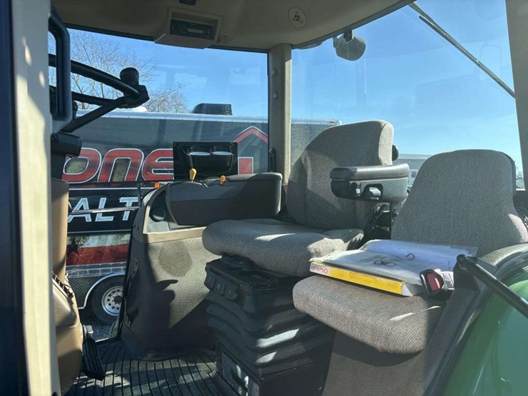 john-deere-8230-image-20