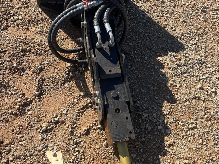 future-mini-skid-steer-hydraulic-pile-hammer-image-1