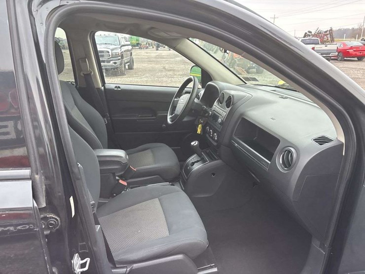 2010-jeep-compass-image-21